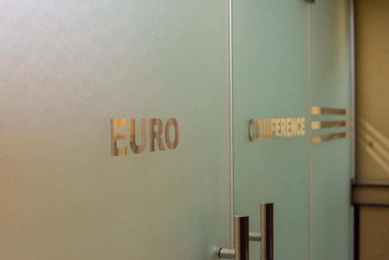 Euro Hotel And Apartments Дар ес Саалам Екстериор снимка